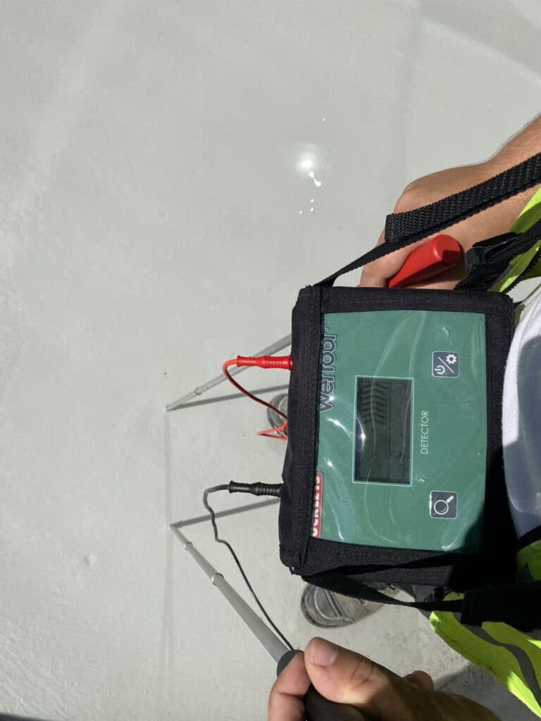 Wet electronic leak detection